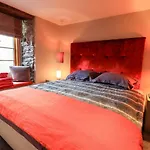 בית נופש The Curious Orange